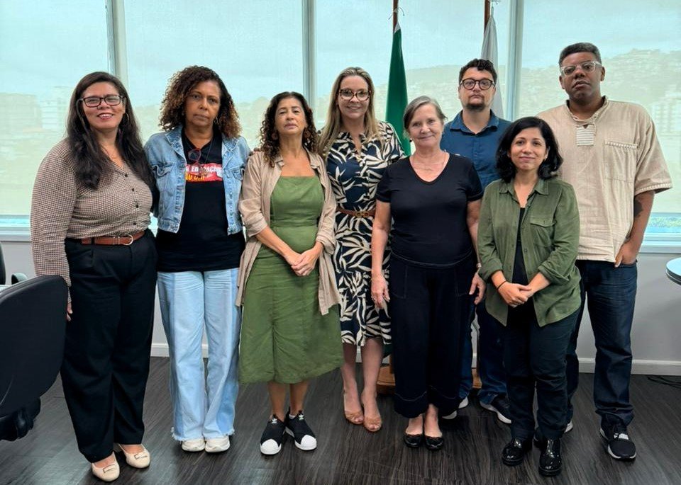 Em audiência com o Sepe, nova secretária estadual de Educação, Luciana Calaça, se compromete a revogar o diário eletrônico