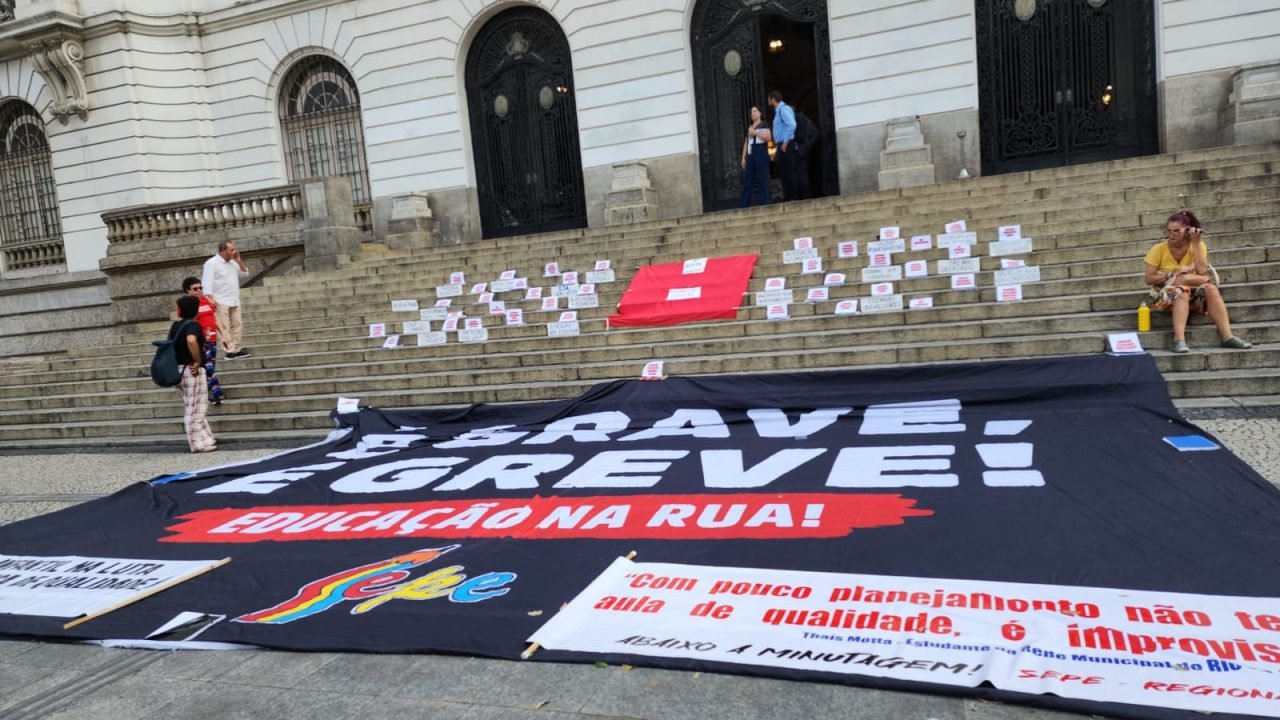 Rede municipal do Rio de Janeiro fez paralisação e ato na Cinelândia